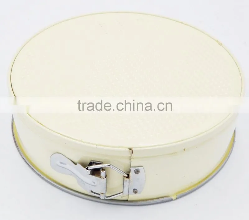 Colorful Round Springform Pan with Two Bottoms