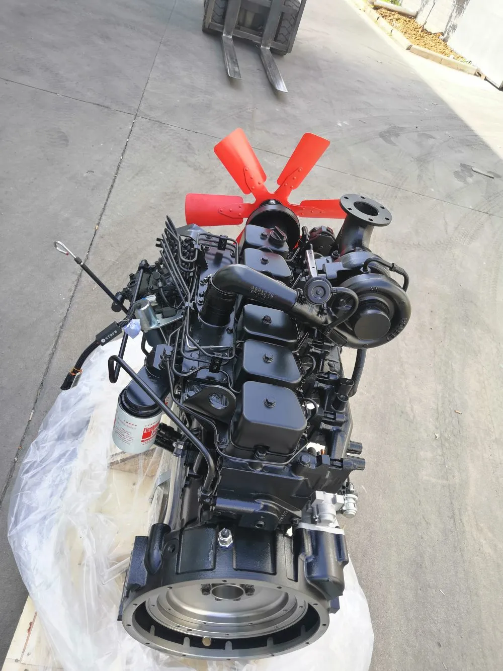 Comment le moteur 6BTA5.9-C180 gère-t-il les changements de charge soudains ?