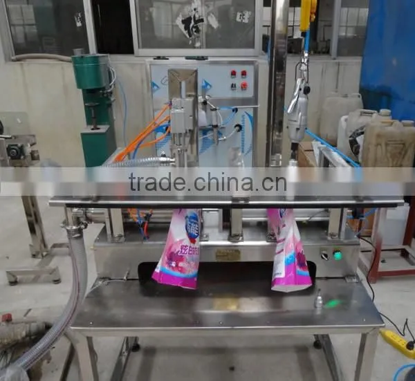 Small Capacity Semi Automatic Standing Up Pouch Packing Machine