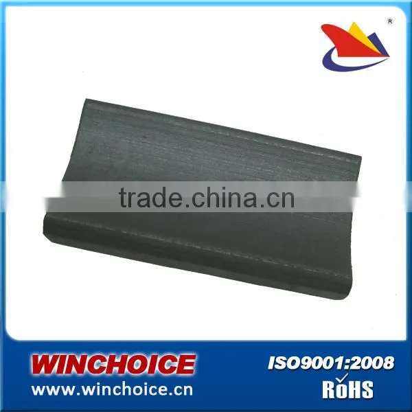 Large Isotropic Ferrite Arc Magnet