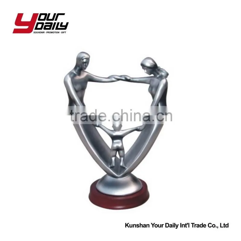 Top quality lovely groom and bride figurines hand paint resin wedding cake topper