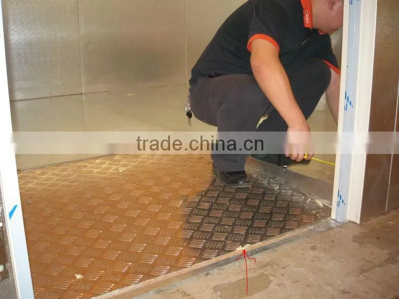 drinks cooling room (glass door with heater)