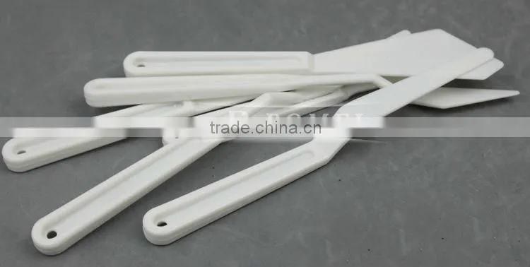 plastic palette knife
