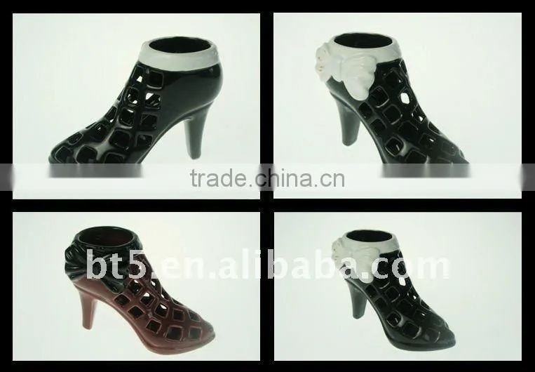 Ceramic high-heel shoe for decoration