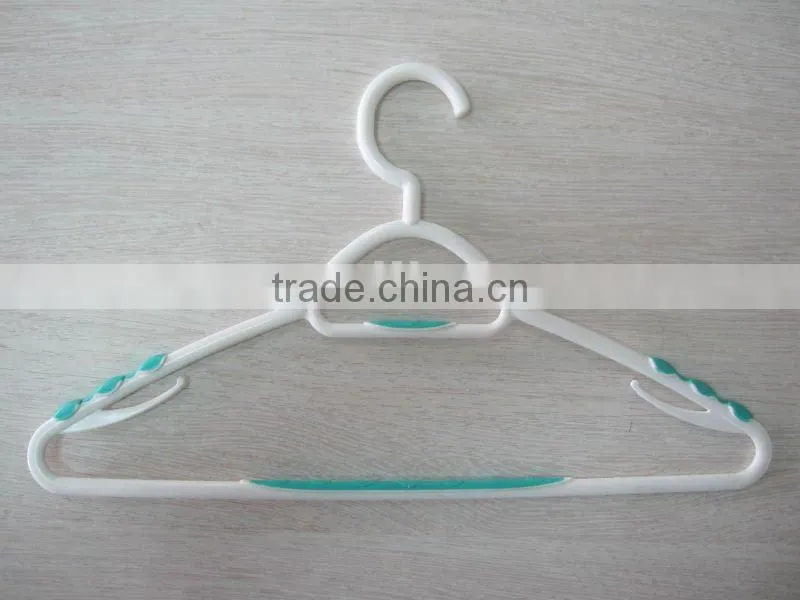 pp tpr plastic clothes hanger racks with pegs