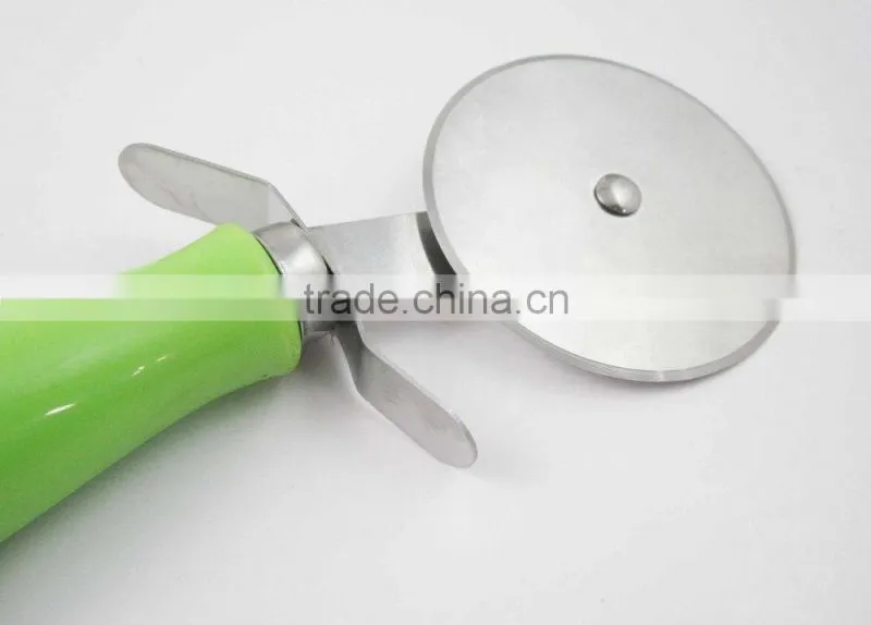 Stainless Steel Pizza Cutter With Plastic Handle