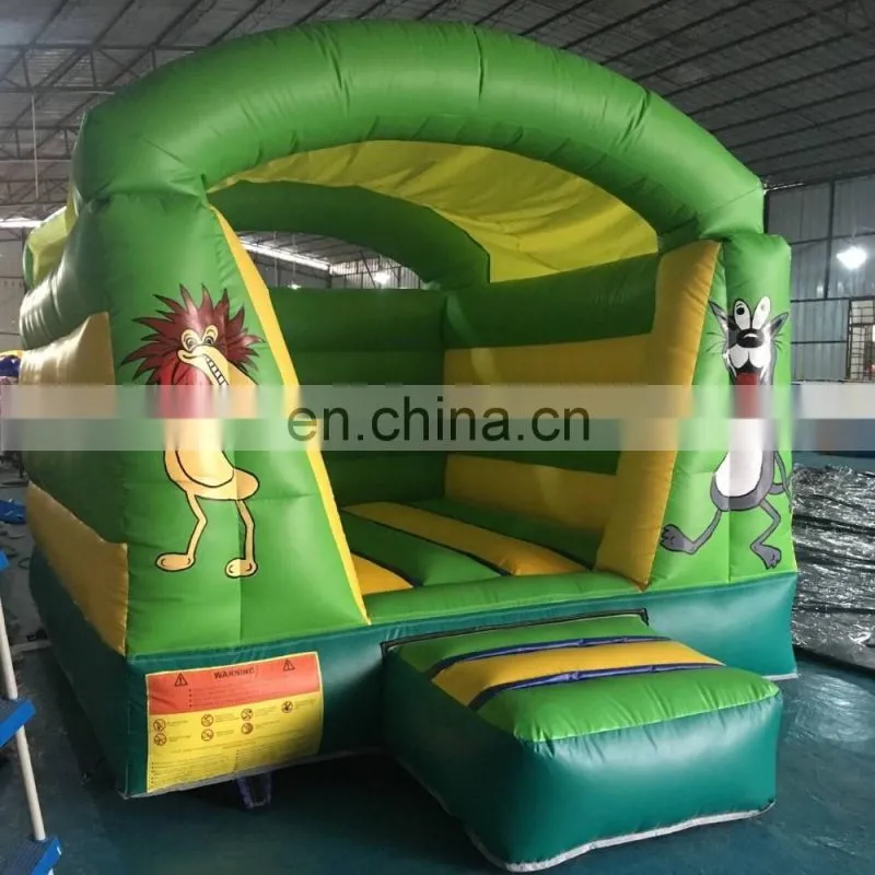 Outdoor play inflatable bouncy castle with water slide