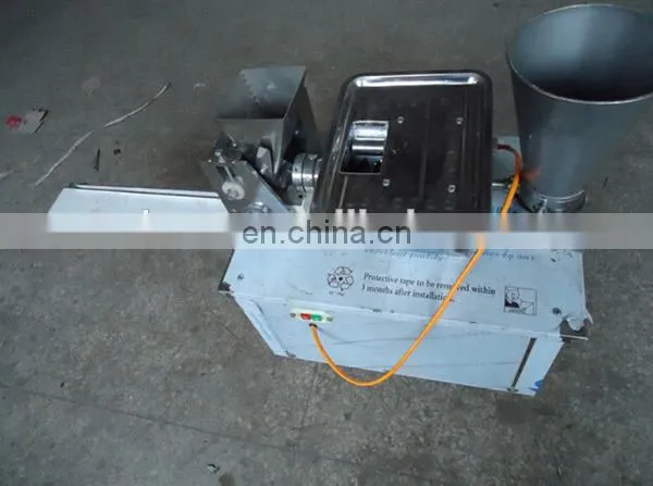 mini dumpling making machine Samosa spring roll machine little Momos making machine