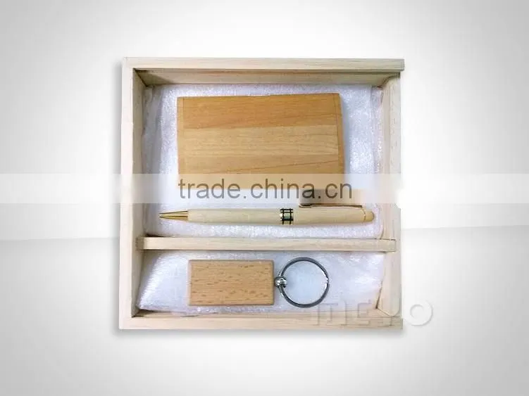 Custom manufacturer wood keychain with pen gift set