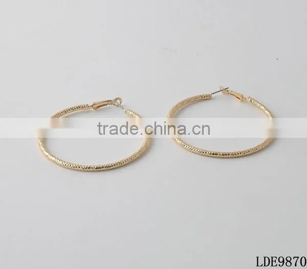 Oval gold hoop earrings