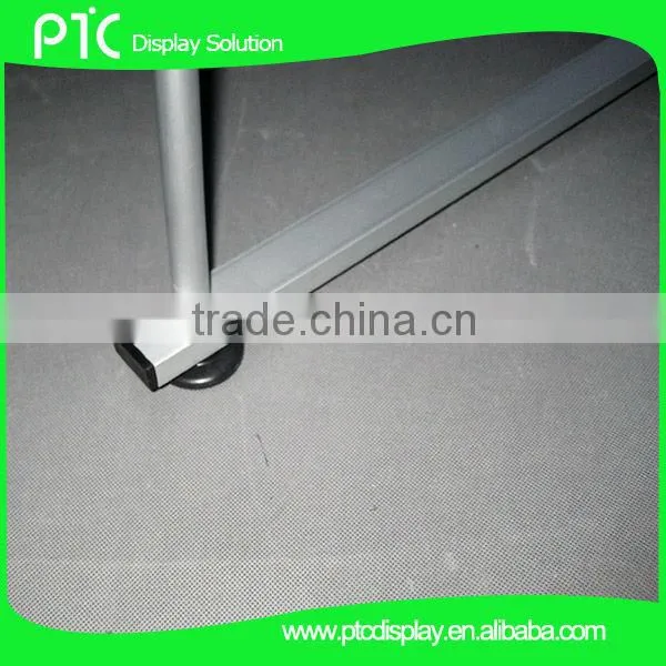 L banner stand display