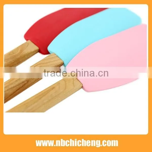 Durable Soft Silicone Kitchen Utensils Eco-friendly Pastry Spatula Silicone Spatula with Wood Handle