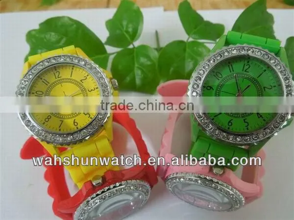 Designer Japanese quartz alloy case silicone band watches