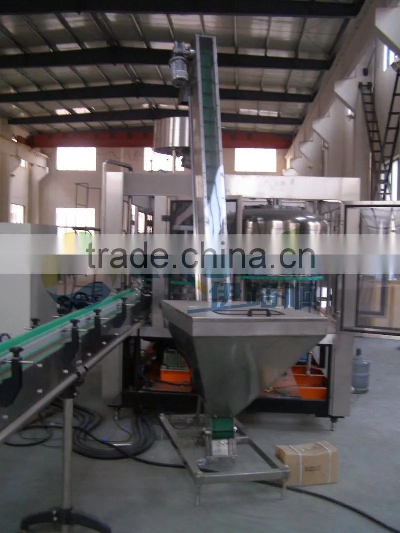 CE approved conveyor belt cap feeding machine
