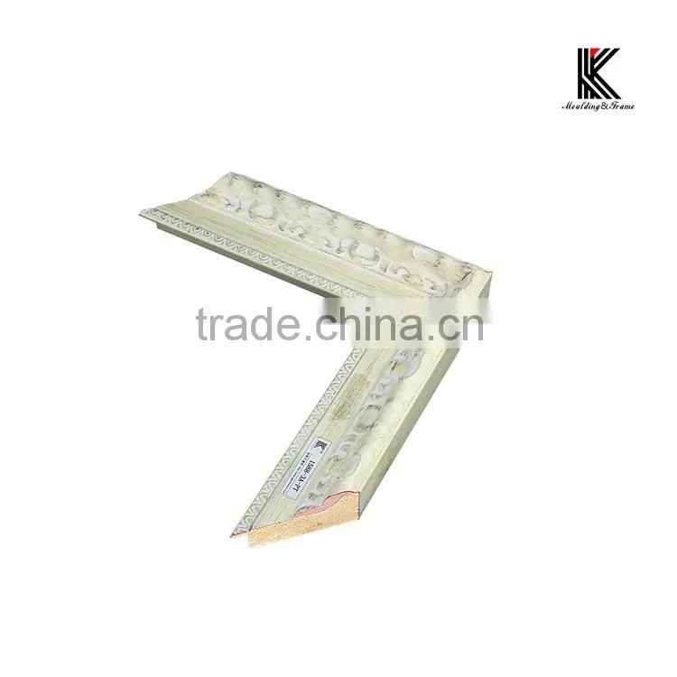White photo frame moulding