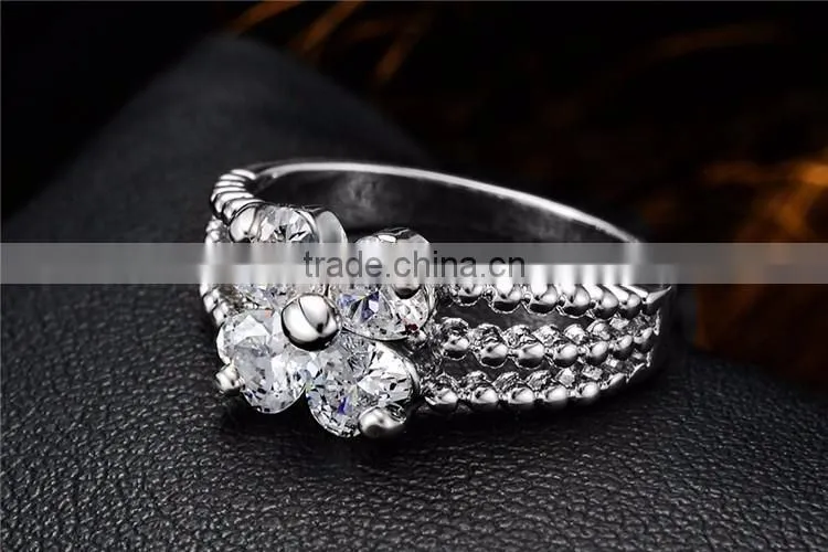 Wholesale alibaba fashion jewelry gold/silver clear crystal luxury wedding piston ring