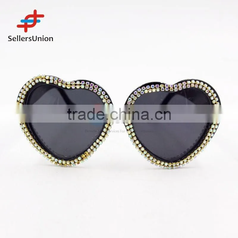 2017 hottest sale No.1 Yiwu export commission agent Wholesale diamante loving heart shaped sunglasses