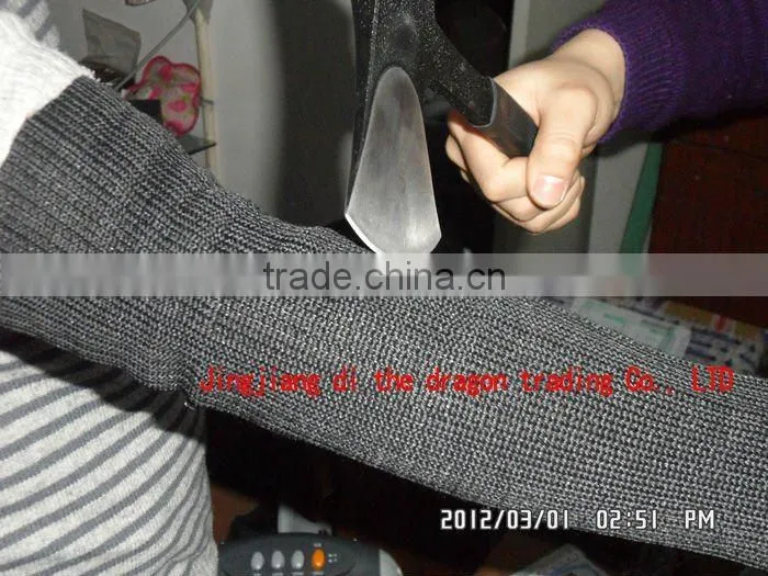 The arm-the self-defense cut armor and cut down the arm and arm cut the knife fight scratch