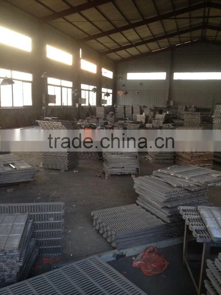 2016 Pig/poultry plastic slat flooring for pig farrowing crate