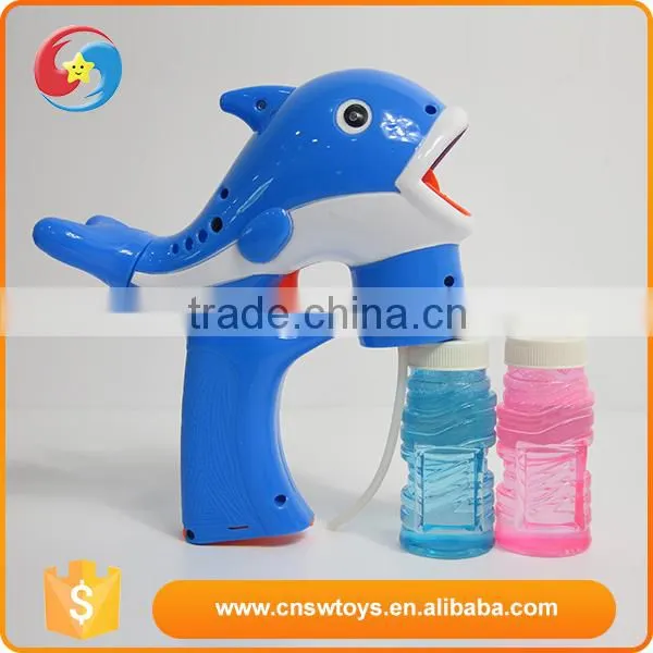 Wholesale led light up dolphin animal plastic soap bubble toys for kids