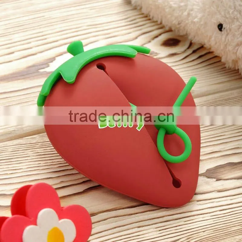 2013 New Style Strawberry Shaped Silicone Key Chain