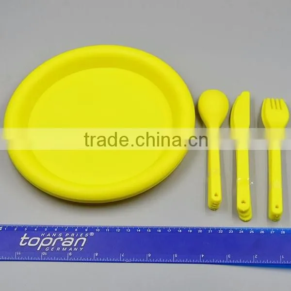 High Quality Plastic Picnic Tableware Set of 16 for Sale