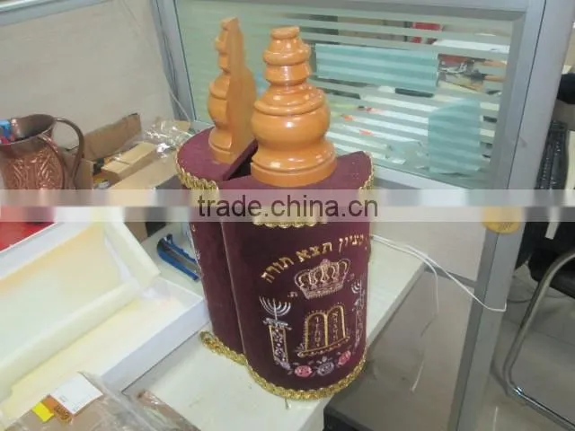 Unique shape creative design wooden wine box with flannelette covered