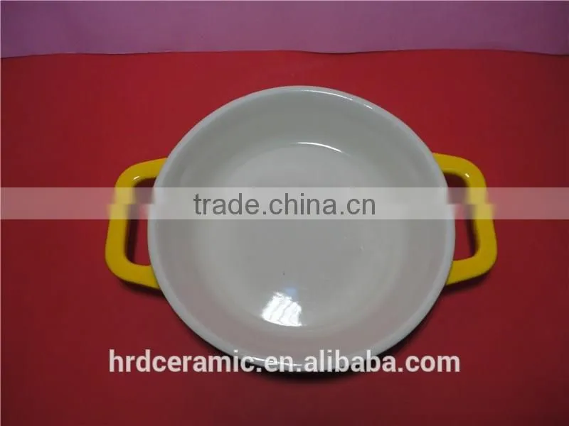 Microwave safe yellow porcelain rplain bakeware with handle