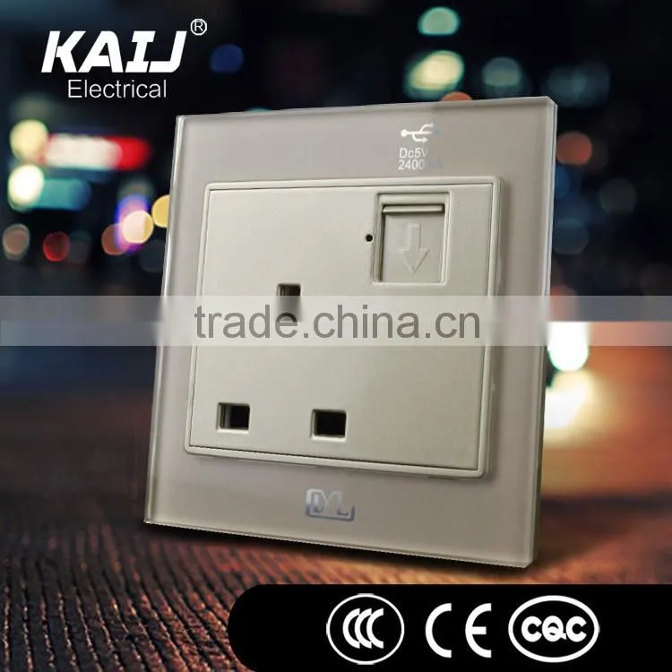 Wall mounted British standard 3 pin wall socket with network outlet