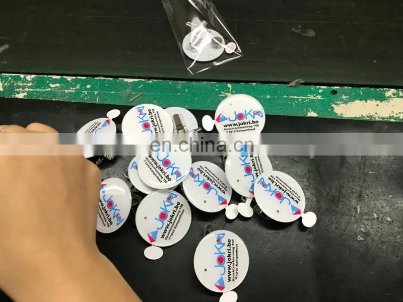 2017 Popular new product party gift led pin badge