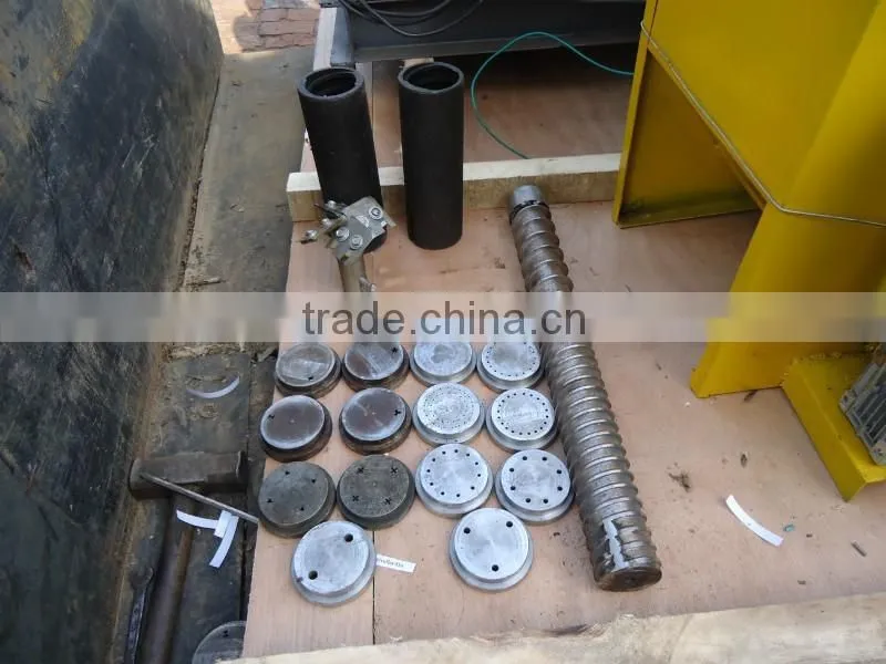 Sold worldwide in stock chicken feed pellet machine
