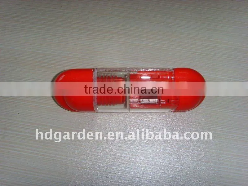Plastic pill cutting tool