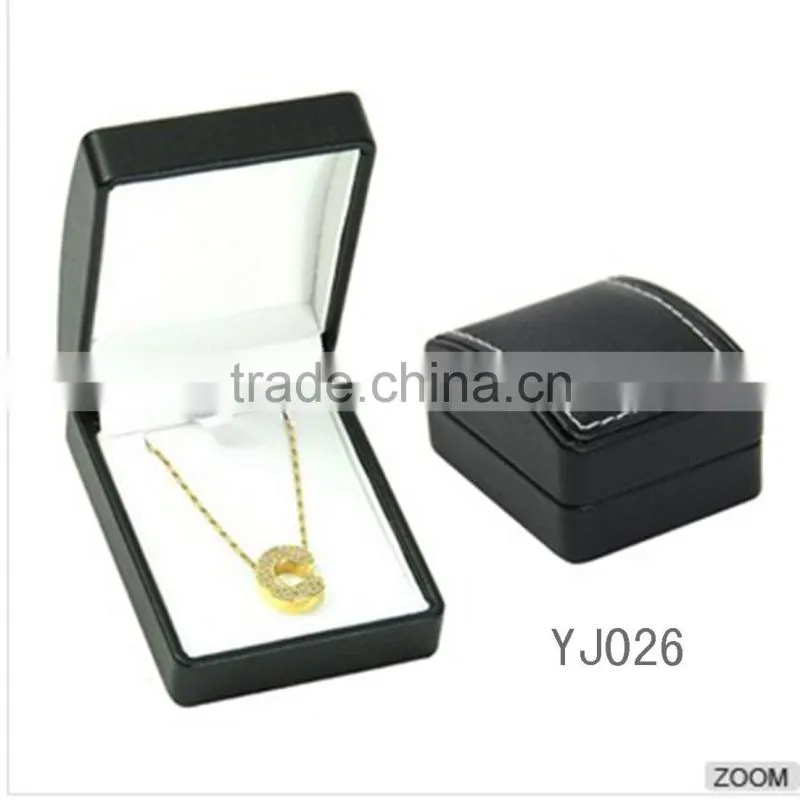 Leather jewelry box