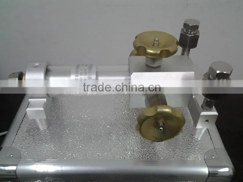 Portable pressure gauge calibration machine