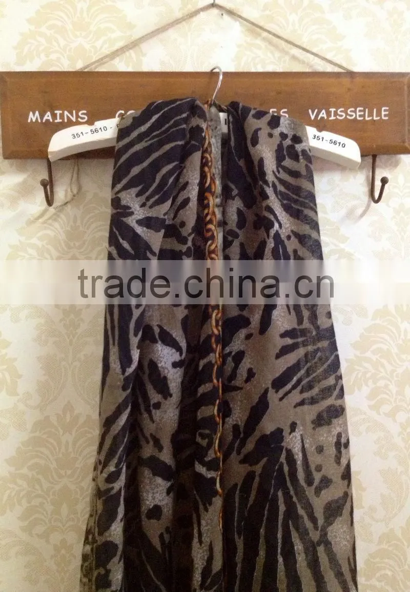 2015 new design printed polyester scarf shawl of animal pattern