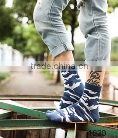 cheap young man fashion camo design socks