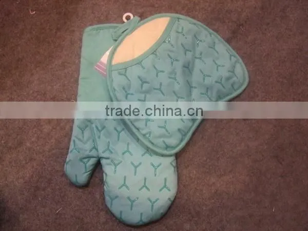 Heat resistant silicone oven mitts