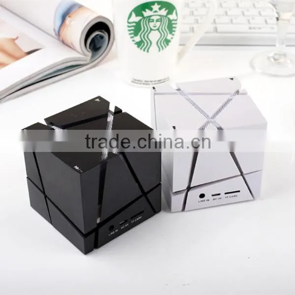 2015 Promotional Manufacturer Cube Bluetooth Speakers with LED Lights