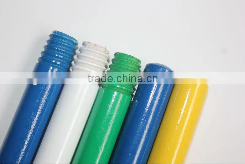 Varnished wooden broom handle with high quality