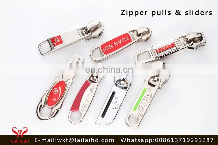 Colorful zipper puller head for bags