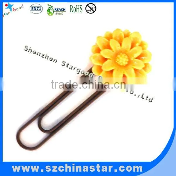 printing card with colorful paper clip