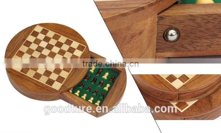 Mini Round Box Magnetic Wooden Chess Set