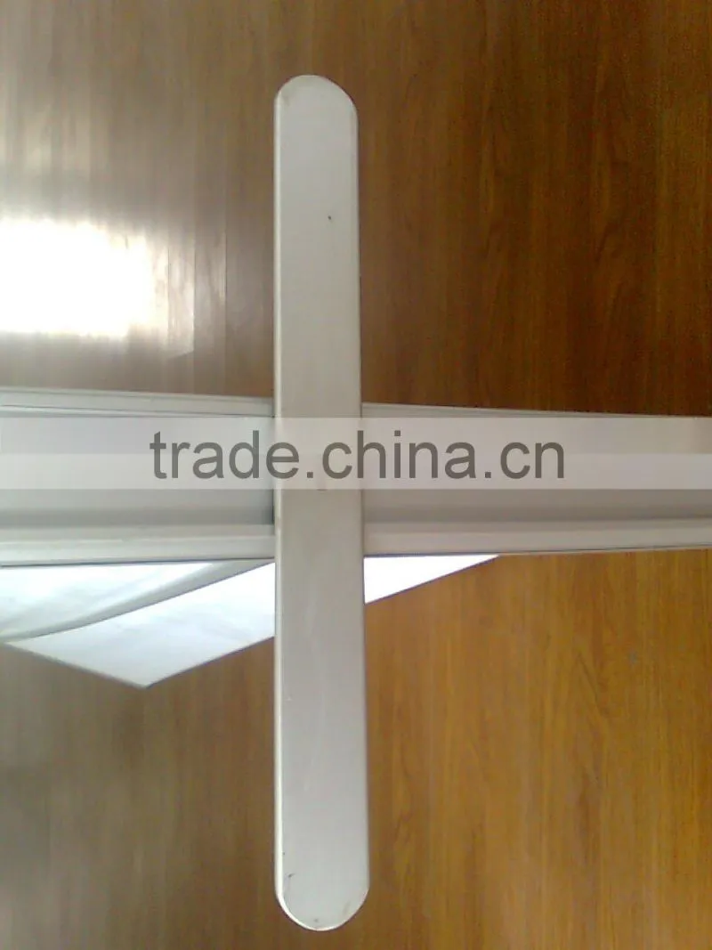 Roll up banner stand