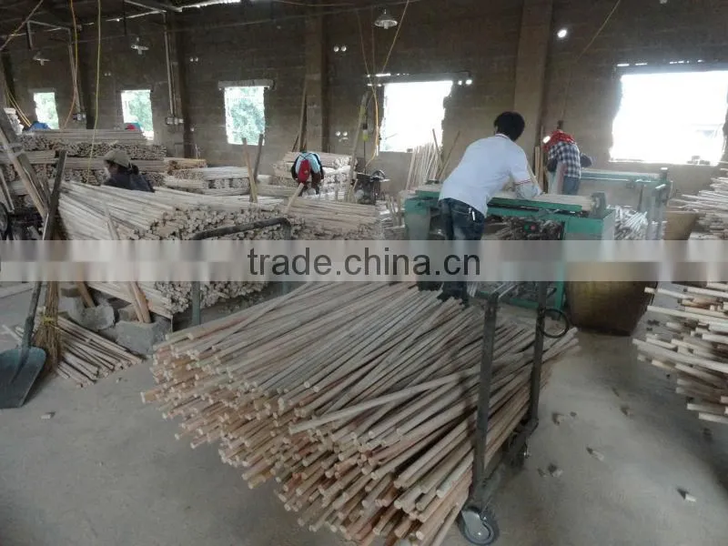 Factory Directly Sale varnished wooden mop handle