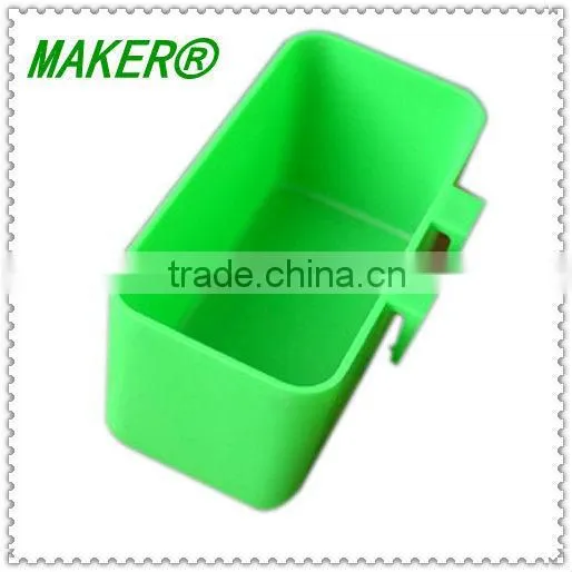 Plastic suspended feeder small avirulent non-toxic material