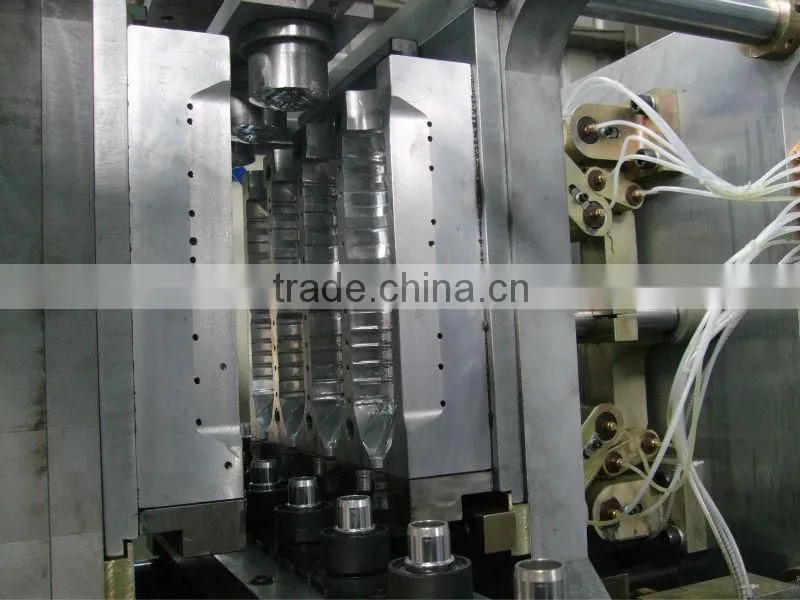 Fully automatic PET bottle blowing machine
