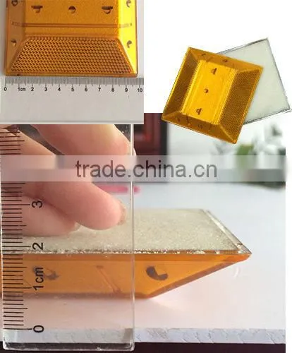 PMMA sand filled reflective road stud marker