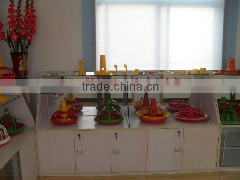 China Made Durable Galvanized Blue HM-T12 Rabbit Nipple Drinker Sold at Cost