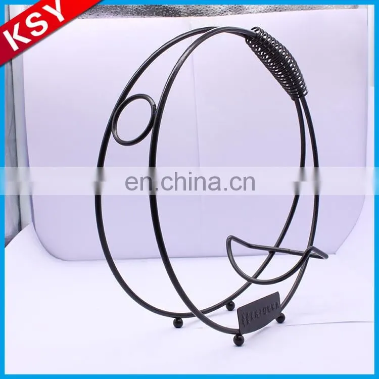 Good Reputation Factory Price Romantic Display Fashion Metal Single Wire Wine Bottles Rack