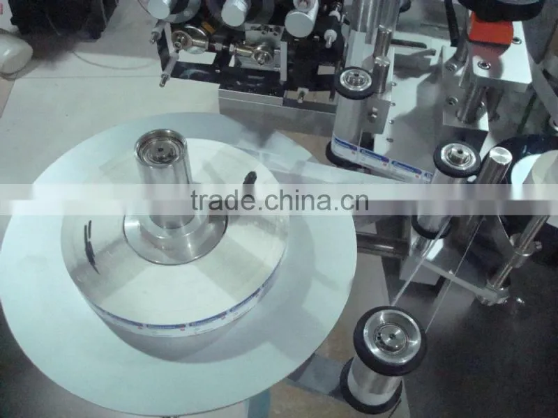 Highly customized automatic small flat bottle labeling machine